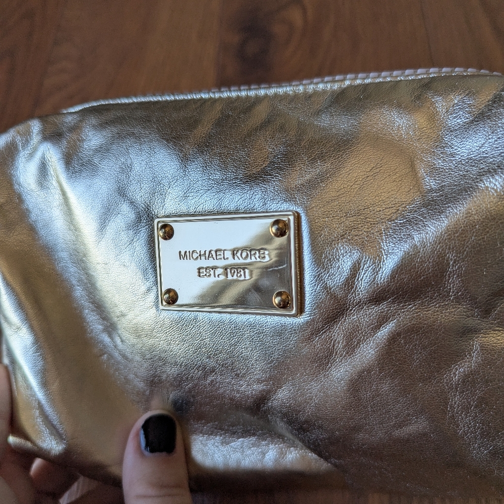 Michael Kors Pale Gold Cosmetic Bag Like New - Picture 2 of 9
